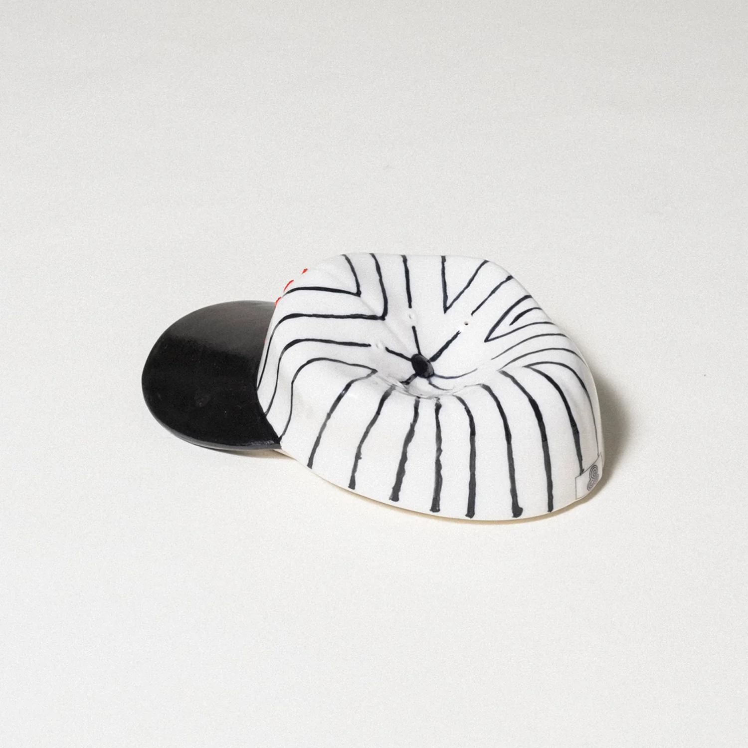 [MAILLOT X MANFROMEAST] NY CAP CERAMIC TRAY INCENSE HOLDER - Image 3