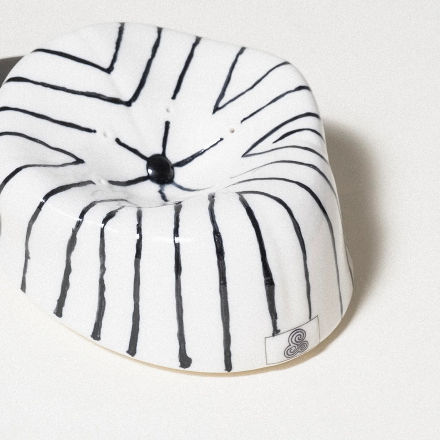 [MAILLOT X MANFROMEAST] NY CAP CERAMIC TRAY INCENSE HOLDER - Image 4